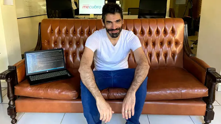 El negocio va por el "on-off": creó una plataforma para sacar un seguro en minutos y al mejor precio