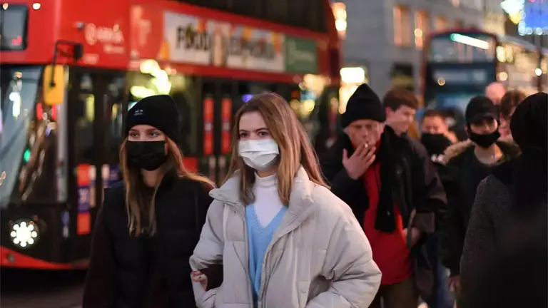 Coronavirus: expertos del Reino Unido, "muy seguros" de que la nueva variante es más contagiosa