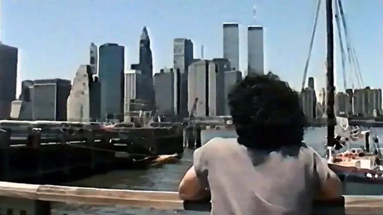 Insólito: un video muestra a Maradona ignorado por las multitudes de New York