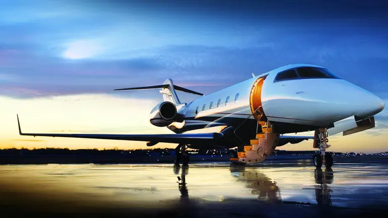 Éxodo argentino: impactante cifra de aviones privados que aterrizaron en Punta del Este antes del cierre de las fronteras en Uruguay