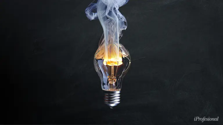 Corte, crisis y desplome: el desolador panorama de las acciones de empresas eléctricas en la Bolsa