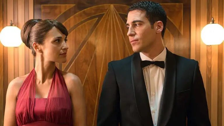 Vestidos, joyas y tacos: series para fanáticas y fanáticos de la moda