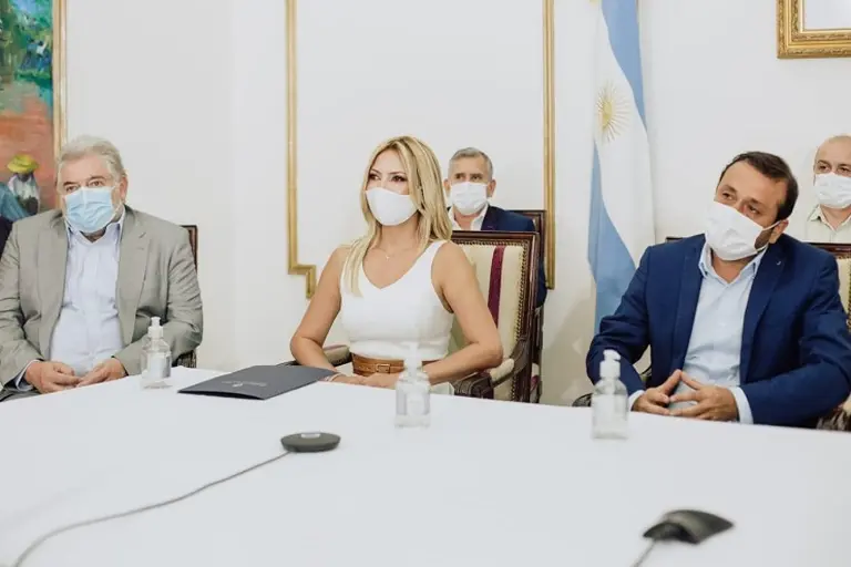 Fabiola Yañez gestionó donación para establecimiento educativo en Misiones