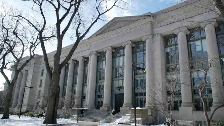 Nueva ofensiva contra Harvard: el gobierno bloquea el acceso de estudiantes extranjeros por seis meses