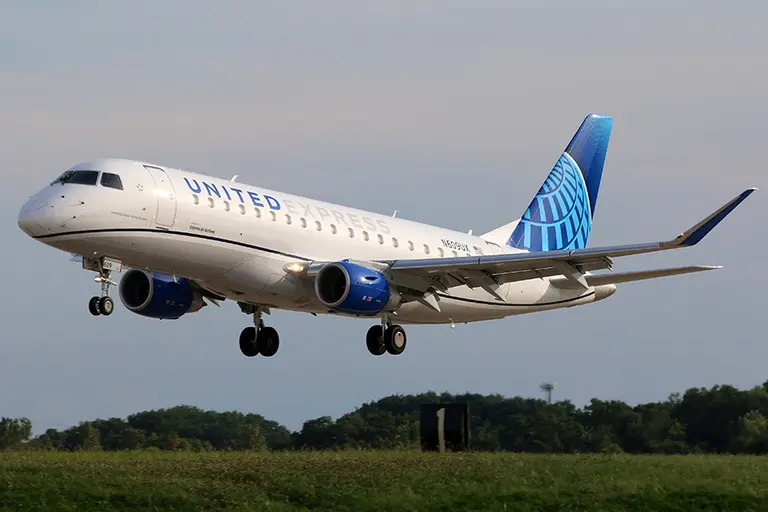 United y Continental se fusionan y crean la mayor aerolí­nea mundial