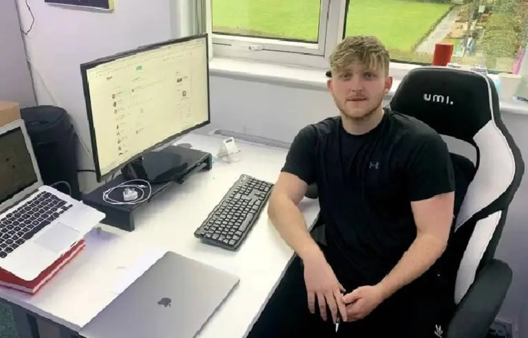 De desempleado a millonario: esta es la historia del joven que desde su habitación le sacó provecho a la pandemia