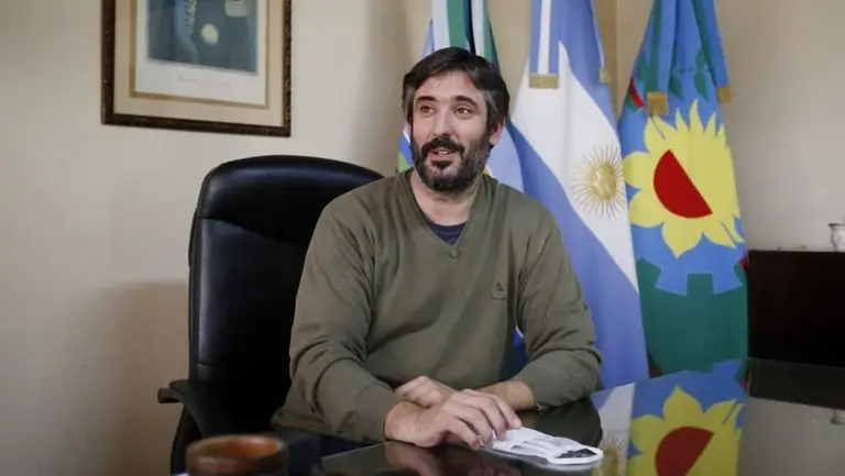 Extraño: el intendente de Miramar se vacunó con Sputnik V y a los días dio positivo de coronavirus