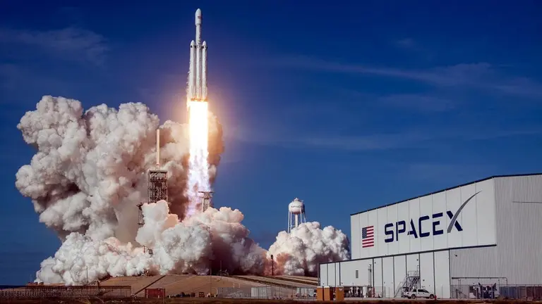 Comienza la era del turismo espacial: SpaceX ya prepara su primera misión espacial sin astronautas profesionales