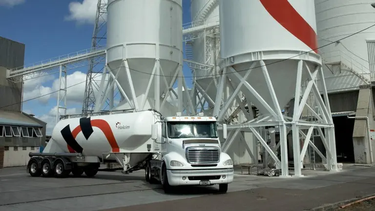Turbulencia en Córdoba: tras la salida de Falabella y el parate de Sheraton, ahora un gigante cementero cierra planta clave