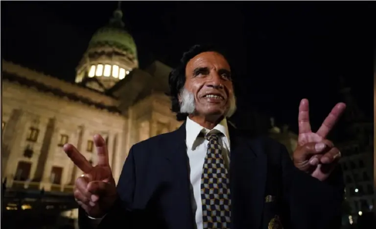 El doble de Menem, hasta las lágrimas: "Suspendí un asado de la tristeza"