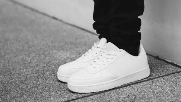 Insólita distorsión de precios: un par de zapatillas ya cuesta lo mismo que un alquiler