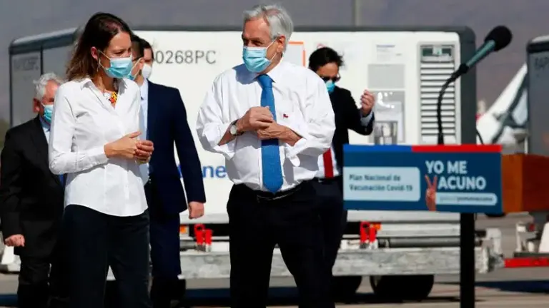 Cómo hizo Chile para convertirse en un líder en la vacunación contra el Covid-19