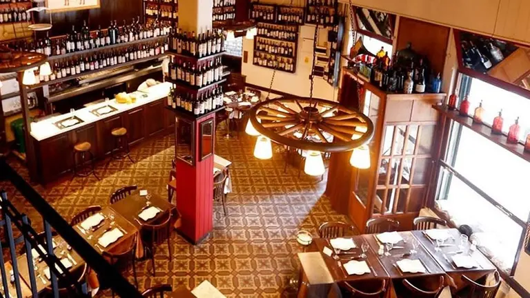 Comieron siete, gastaron casi $25.000 y se horrorizaron: "Merecen fundirse"