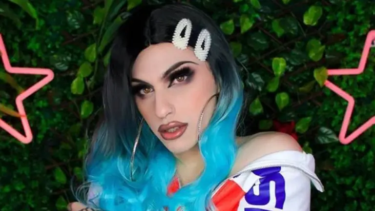 El hijo del presidente se mostró "en lolas" y ardieron las redes