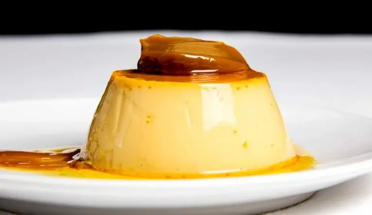 Flan de dulce de leche: así podés ponerle un toque diferente a un postre tradicional y fácil de hacer