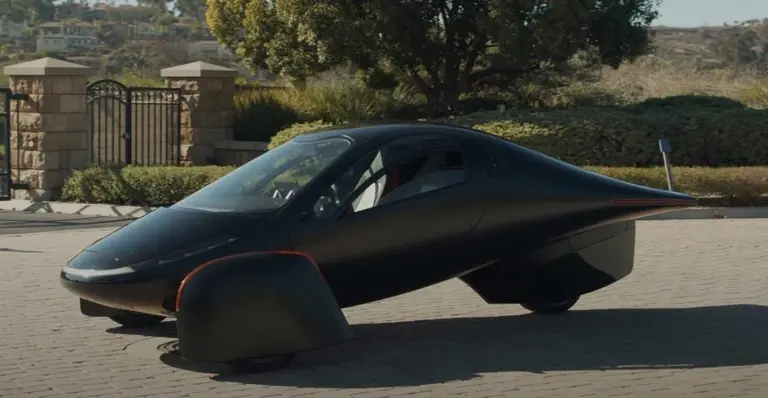 Cada vez más cerca: este es el primer auto de energía solar que se producirá de forma masiva