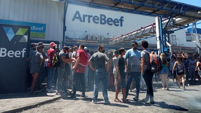 ArreBeef, el gigante bloqueado: aprietes, amenazas y tomas de planta en otra historia que esconde una violenta puja sindical