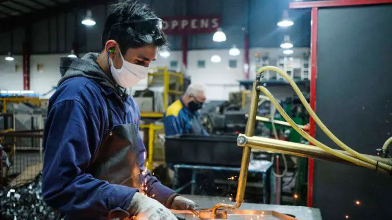 Fuerte apuesta del Gobierno para reconvertir planes sociales en capacitación laboral: ya hay 600.000 inscriptos