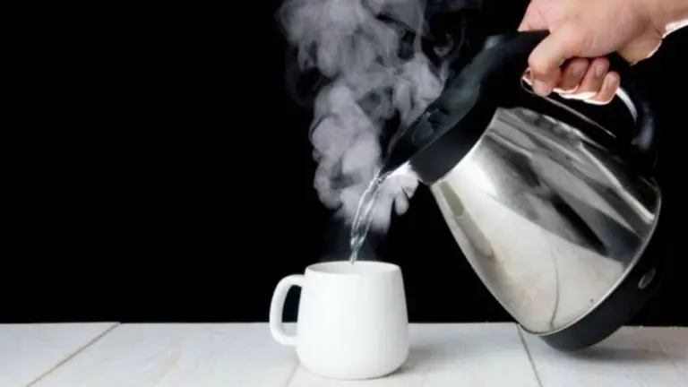 Sorprendente: estos son los 6 beneficios de tomar agua caliente