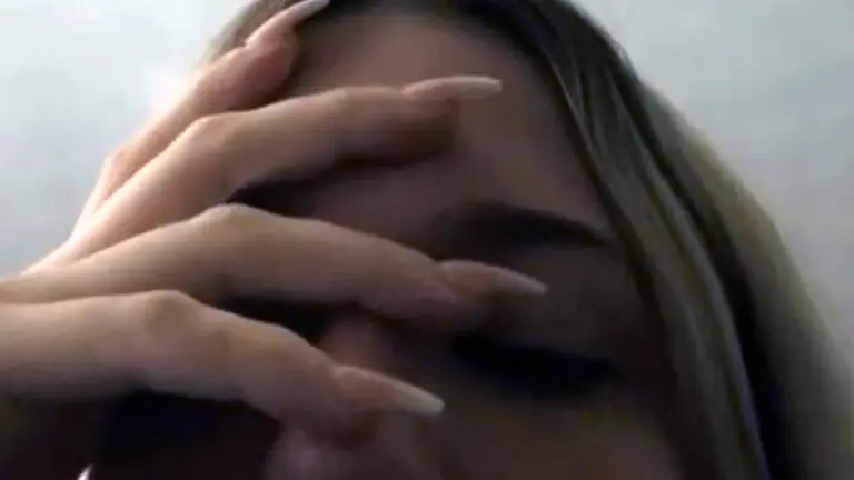 Video: una mujer grabó a su jefe mientras la acosaba en el trabajo