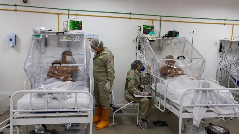 Es más contagiosa y puede reinfectar: todo lo que tenés que saber sobre la cepa de Manaos