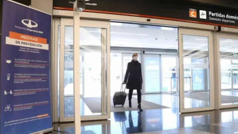 Cuarentena sí o sí: quienes vuelvan al país tendrán que aislarse aunque tengan hisopado negativo