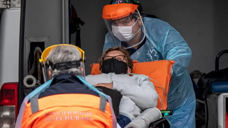La difícil situación de Chile: la mitad de los muertos en la segunda ola falleció antes de recibir atención