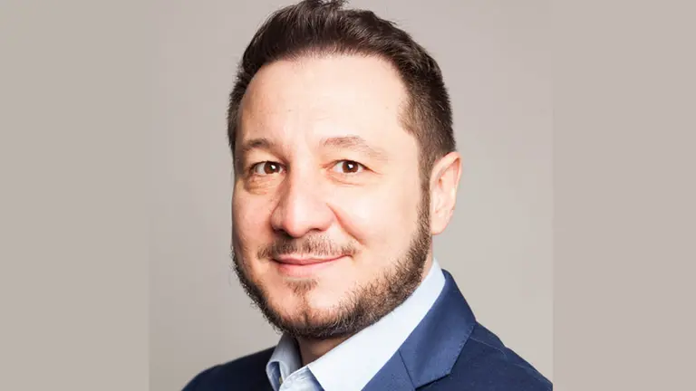 Economista del Santander explica el mayor desafío para la economía y por qué el país aún tiene potencial