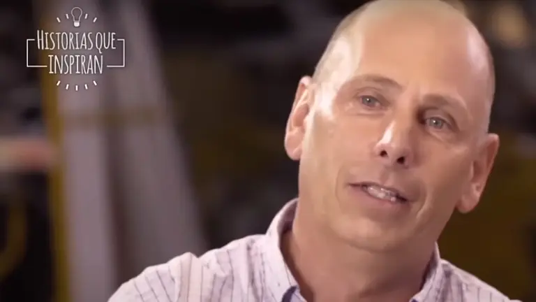 Vendía medicina prepaga en la calle, tuvo una idea brillante y ganó plata: así se salvó de perderlo todo