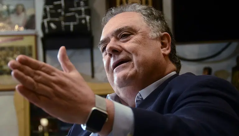 El diputado oficialista acusado de "robarse una vacuna" dijo que renunció a la segunda dosis