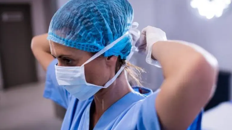 Cuándo se celebra el día de la enfermera en Argentina y cuánto cobra por su trabajo