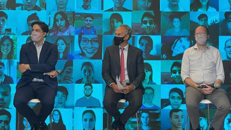 Nicolás Trotta, ministro de Educación de la Nación, Marcelo Mindlin, presidente de Pampa Energía y la Fundación Pampa y Diego Golombek, director del Instituto Nacional de Educación Tecnológica.