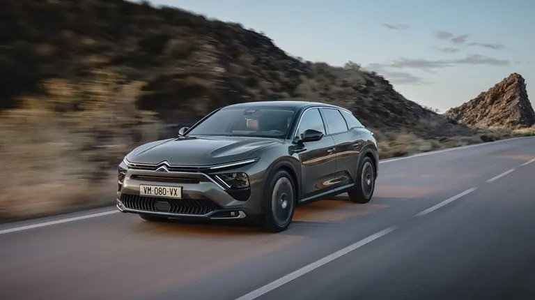 Así es el nuevo Citroën C5 X: una mezcla de SUV y familiar, con versión híbrida enchufable