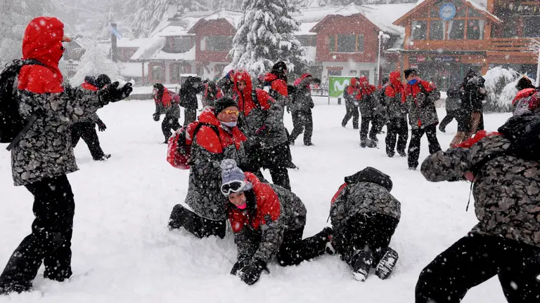 Eliminan la cuota cero de los viajes de egresados: qué deberán hacer las empresas para garantizar el servicio
