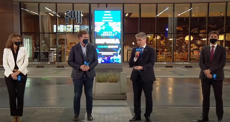 Los directivos de YPF y funcionarios de la Ciudad.