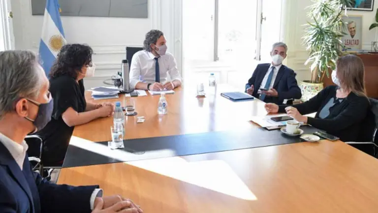 El Gobierno, en alerta total por boom de casos de Covid: hubo cumbre de urgencia y evaluaron nuevas restricciones