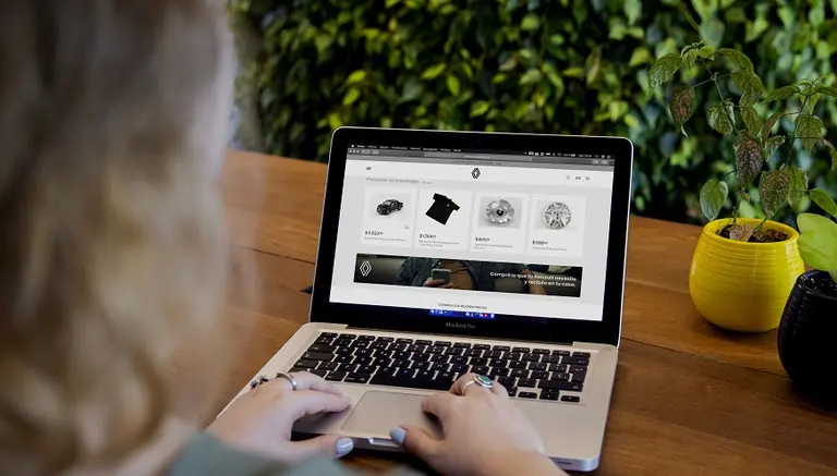 Otro fuerte golpe al QR y las ventas online: una medida del Gobierno encarecerá el uso de Mercado Pago