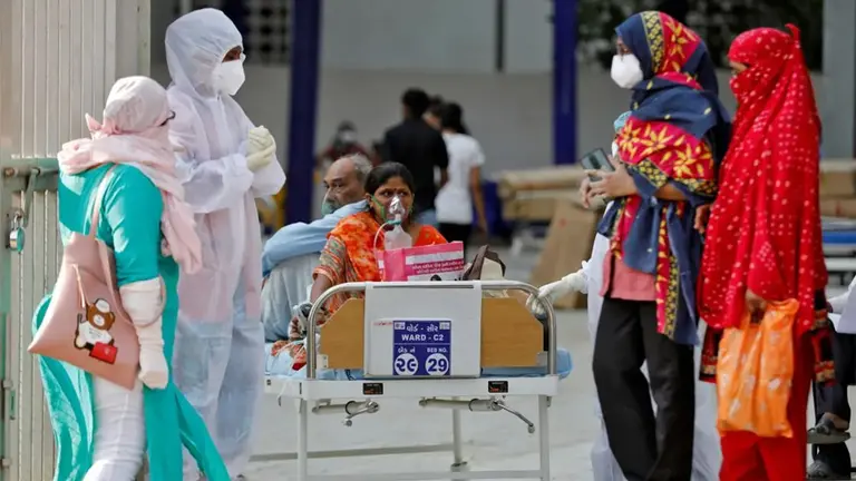 Coronavirus: falta de oxígeno y drama en las puertas de los hospitales en la India
