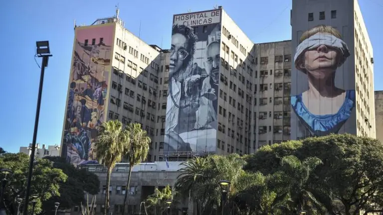 ¿Por qué motivos cada vez más personas están recurriendo al hospital público?