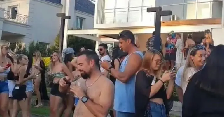 Increíble: desbaratan fiesta clandestina en Nordelta, con más de 70 personas, recital en vivo y desnudos