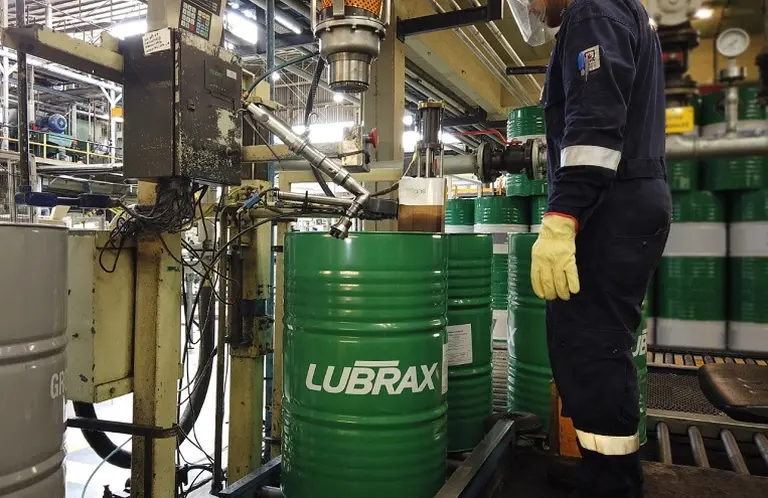 Lubrax vuelve a Argentina con una apuesta millonaria que la puede convertir en una potencia regional de lubricantes