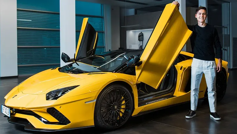 La nueva adquisición de Dybala: un Lamborghini Aventador S Roadster