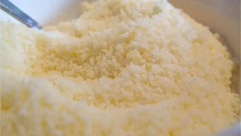 Prohíben la venta de una marca de queso para rallar