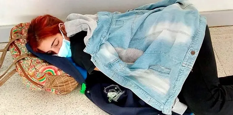Drama en Santa Fe: murió por coronavirus la joven que esperó acostada en el piso por la falta de camas de terapia