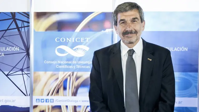 Hay "cuatro grupos de investigación" desarrollando vacunas nacionales: así lo confirmó el ministro de Ciencia