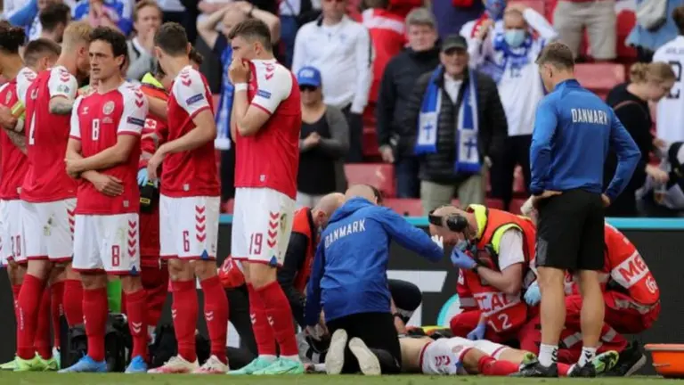 "Murió unos minutos, no sé si volverá a jugar al fútbol", dijo el médico de Christian Eriksen en el Tottenham