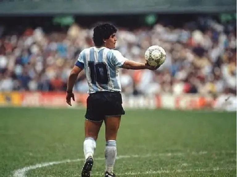 A 35 años de México 86, esta es la historia de la Azteca, la pelota que mejor se llevó con Maradona