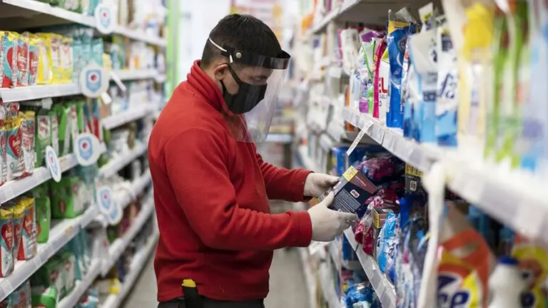 Empleados de Comercio piden aumento salarial trimestral del 24%: cuánto será el sueldo de abril