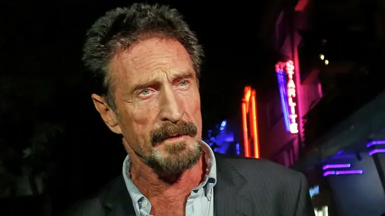 La muerte de John McAfee: así fueron los mensajes en los que decía que no se suicidaría y su último tuit
