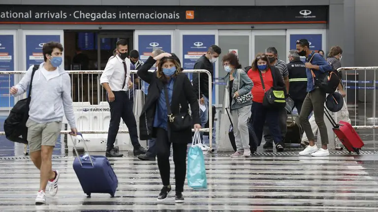 Varados afuera: el Gobierno dice que son "más días de vacaciones" y estos son los vuelos de regreso habilitados